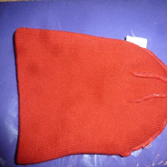 Hockey Hat Beanie Red with white prints and LOGO - Picture 3 of 8